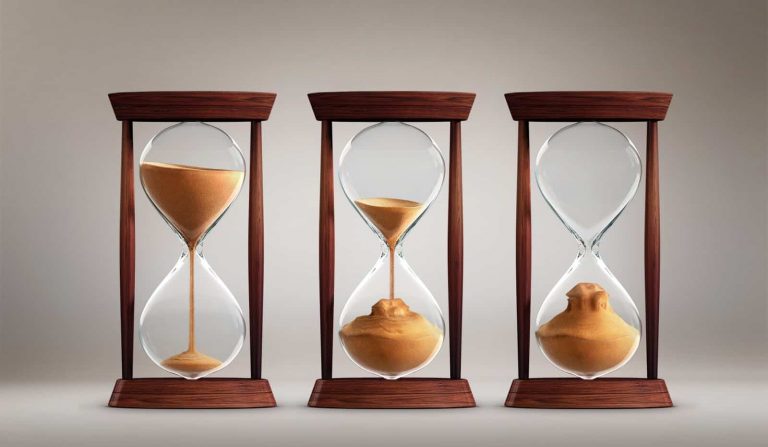 Na imagem: três ampulhetas para representar a passagem do tempo, será que reconquistar demora ou você tem pressa demais?